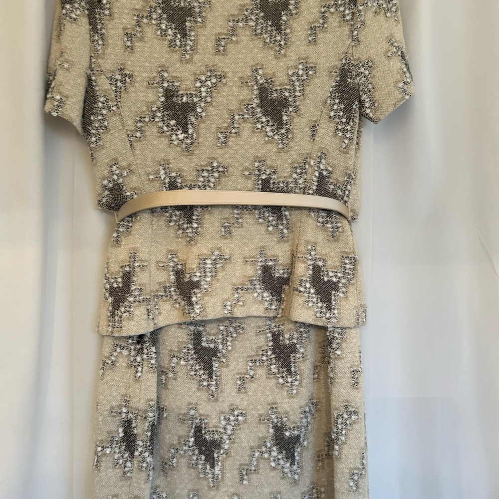 ST. JOHN “ STUNNING “ TWO PIECE EVENING WEAR 4  Worn twice Excellent Condition - Picture 8 of 13